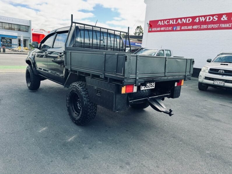 
								2005 Toyota Hilux full									