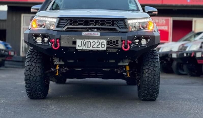 
								2015 Toyota Hilux SR full									