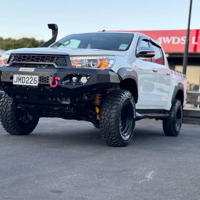 
								2015 Toyota Hilux SR full									