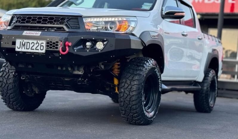 
								2015 Toyota Hilux SR full									