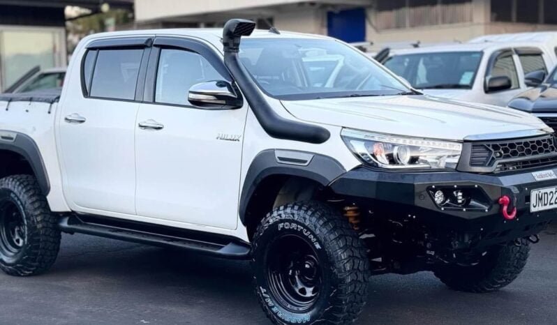 
								2015 Toyota Hilux SR full									