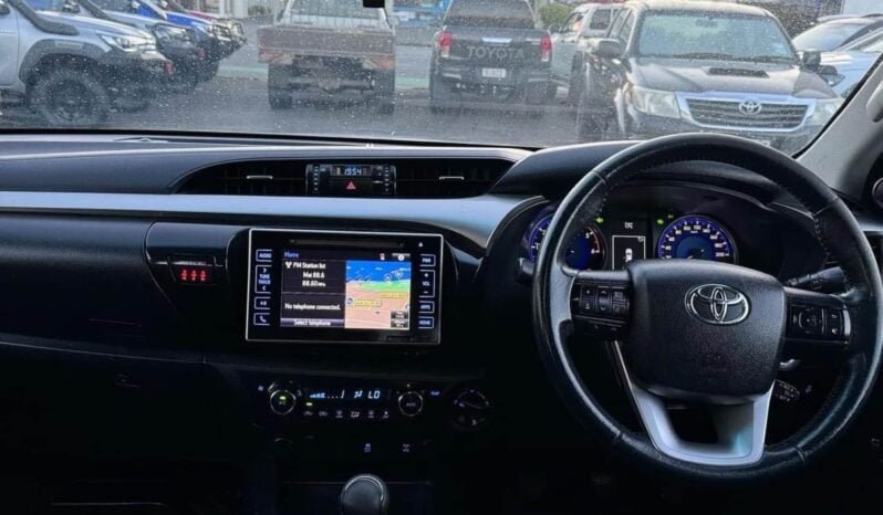 
								2015 Toyota Hilux SR full									