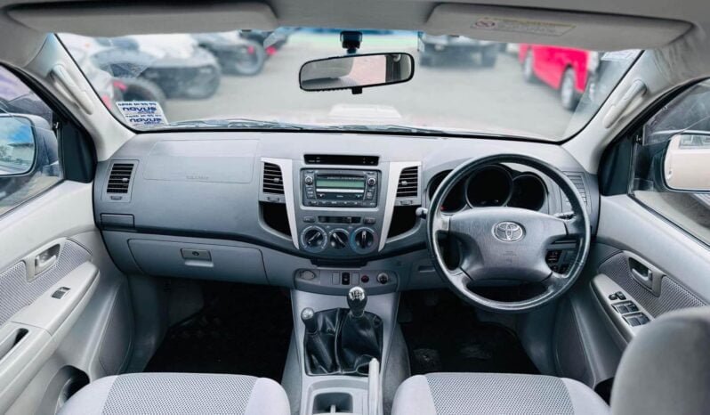 
								Toyota Hilux 2008 SR5 full									