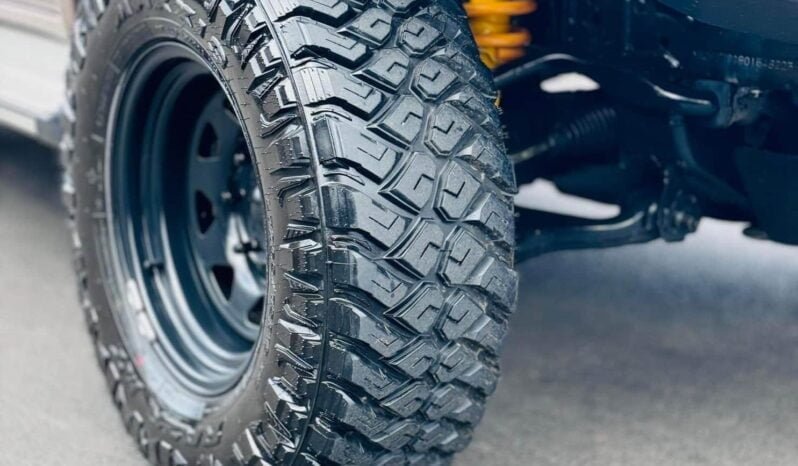 
								Toyota Hilux 2008 SR5 full									