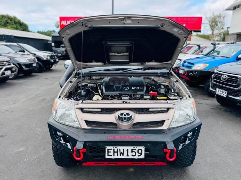 
								Toyota Hilux 2008 SR5 full									