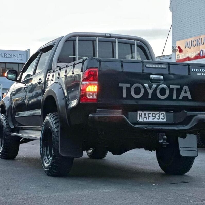 
								2013 Toyota Hilux SR5 3L full									