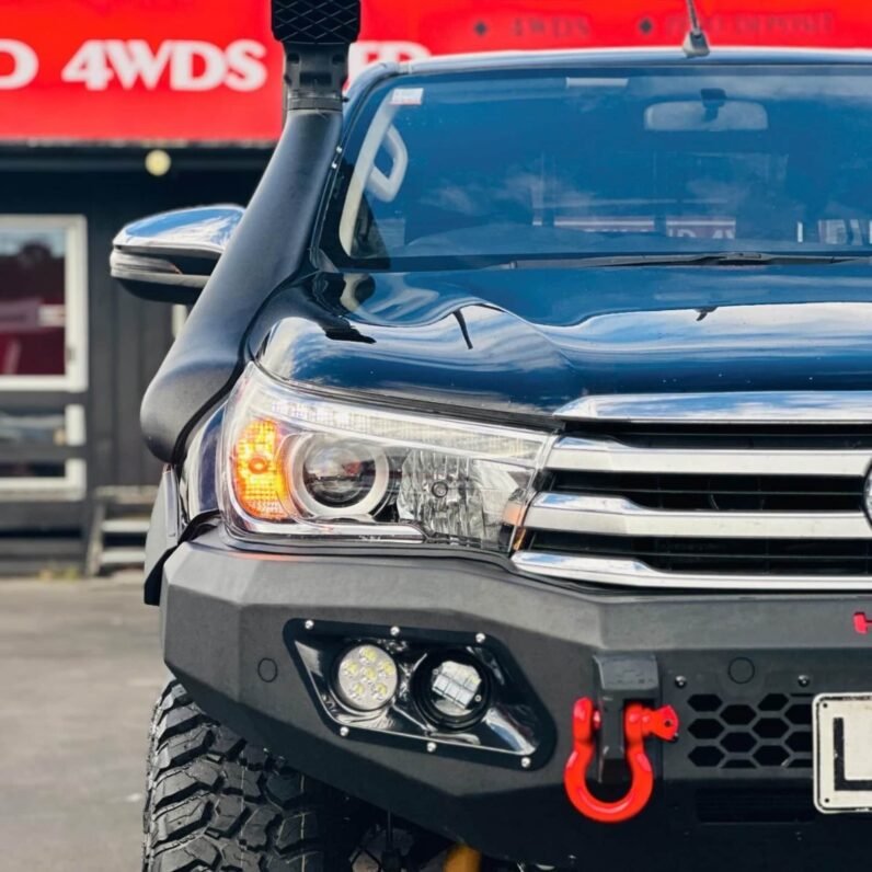 
								2018 Toyota Hilux SR5 full									