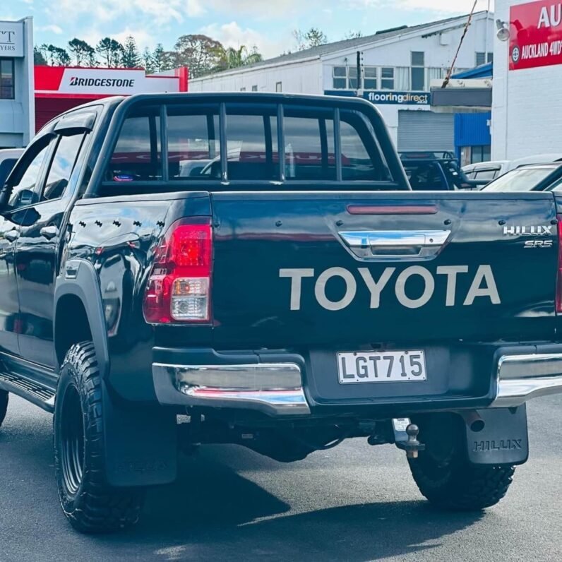 
								2018 Toyota Hilux SR5 full									