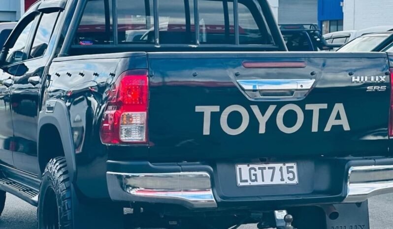 
								2018 Toyota Hilux SR5 full									