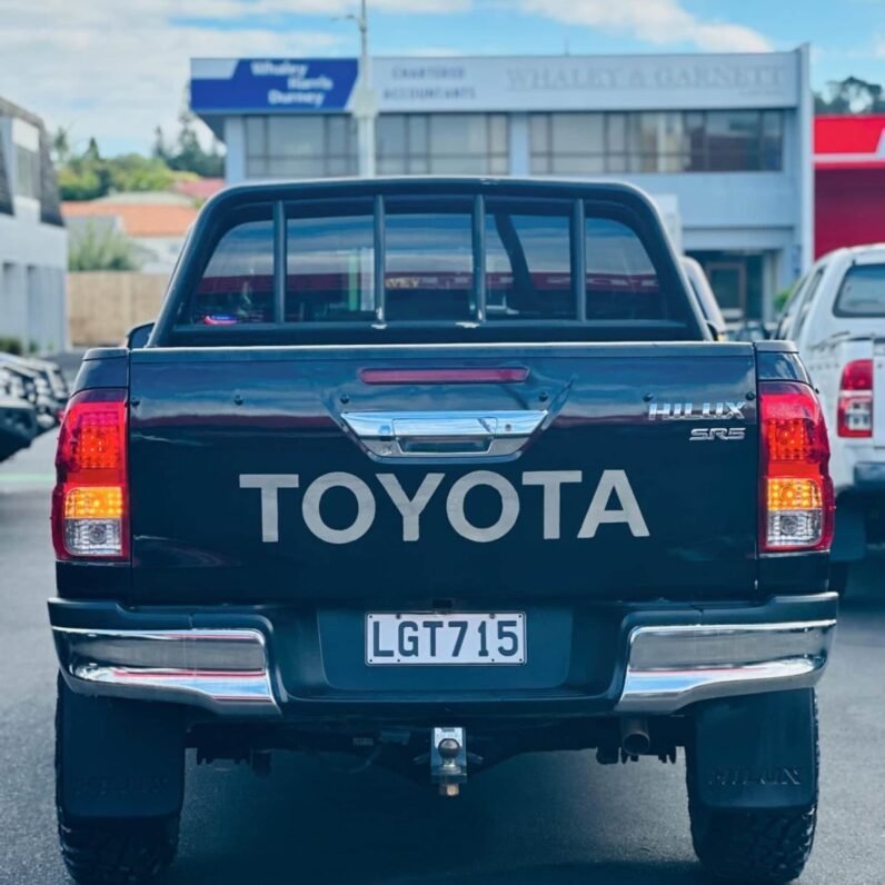 
								2018 Toyota Hilux SR5 full									