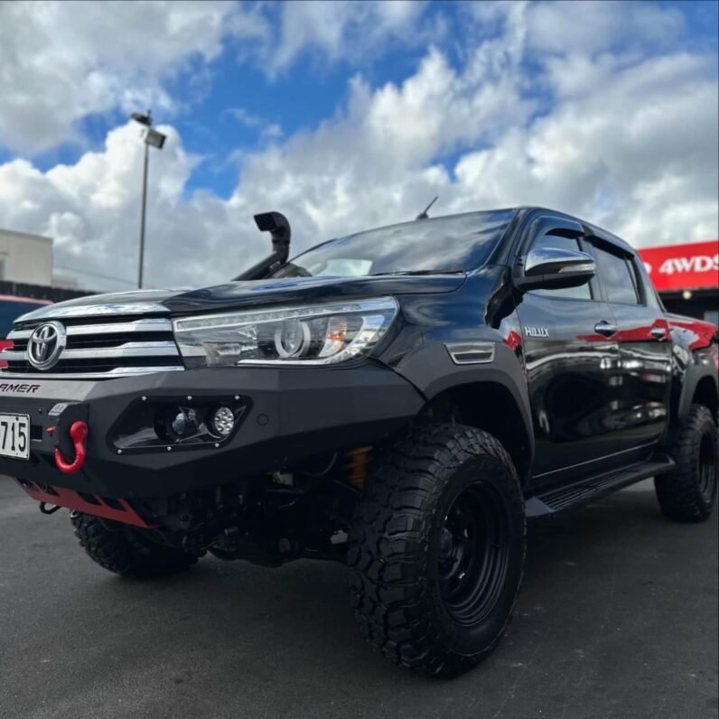 
								2018 Toyota Hilux SR5 full									