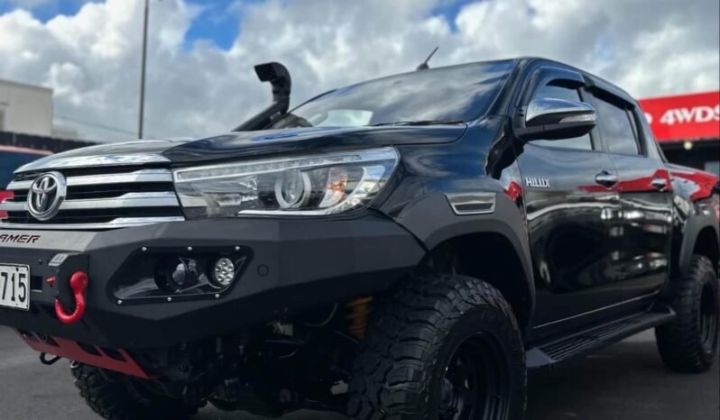 
								2018 Toyota Hilux SR5 full									