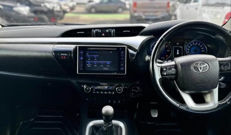 
								2018 Toyota Hilux SR5 full									