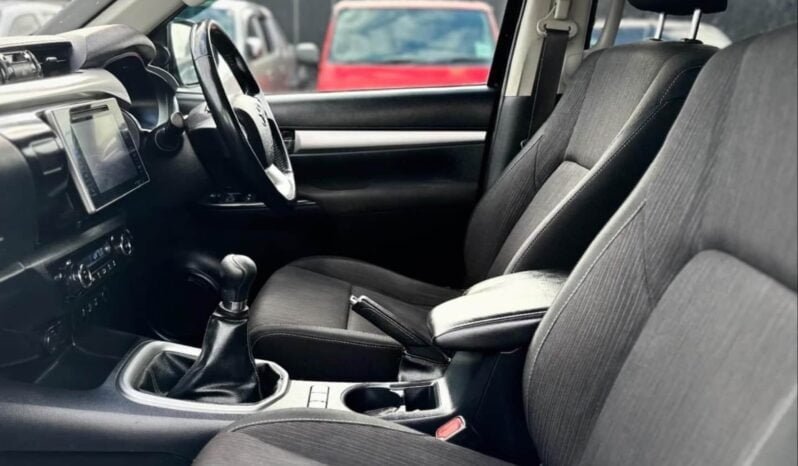 
								2018 Toyota Hilux SR5 full									