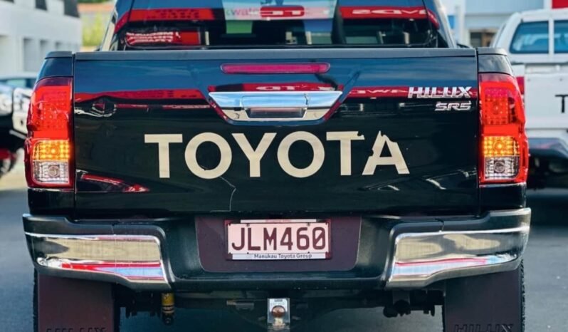 
								2015 Toyota Hilux SR5 full									