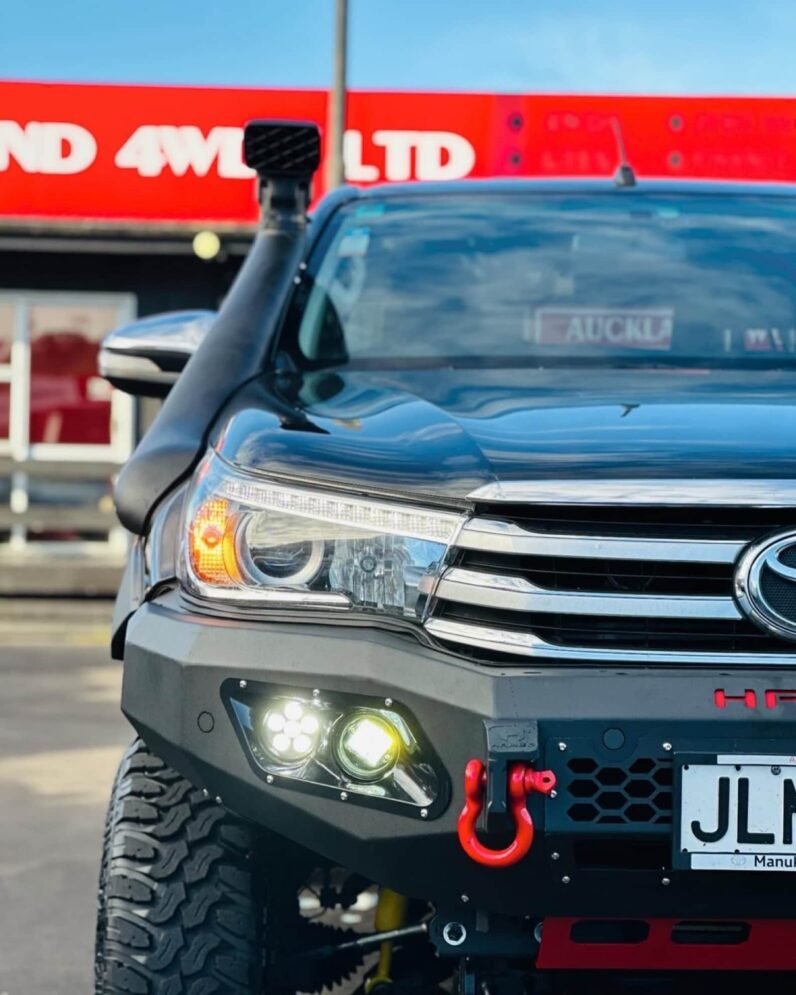 
								2015 Toyota Hilux SR5 full									