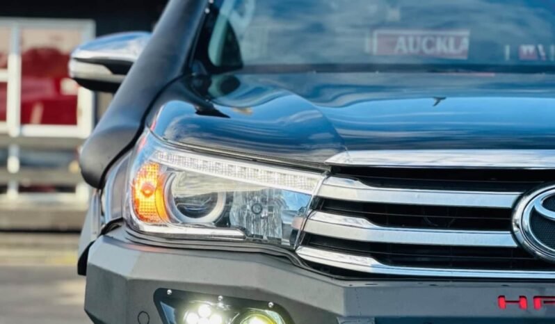 
								2015 Toyota Hilux SR5 full									