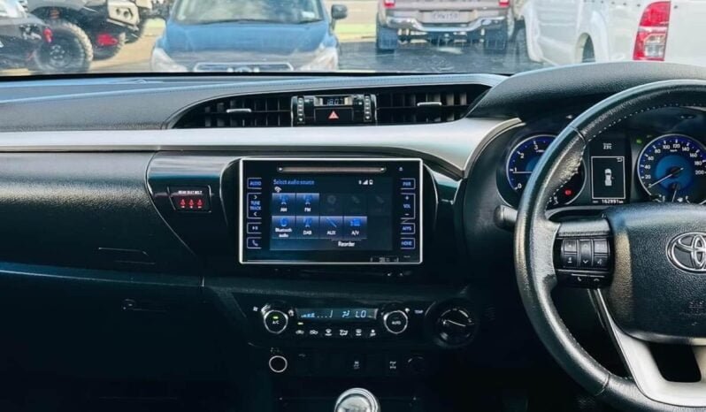 
								2015 Toyota Hilux SR5 full									