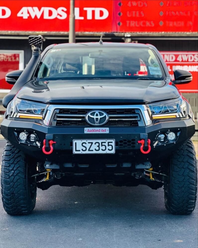 
								2018 Toyota Hilux SR5 full									