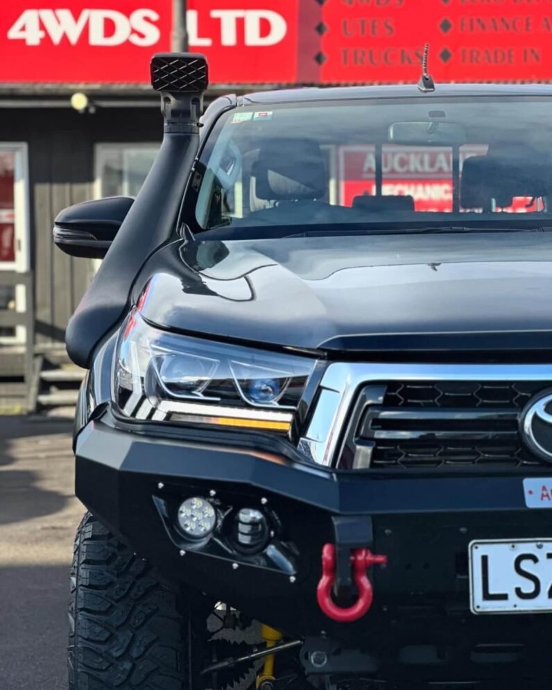 
								2018 Toyota Hilux SR5 full									