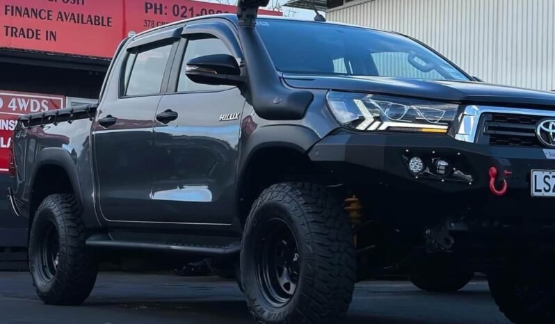
								2018 Toyota Hilux SR5 full									