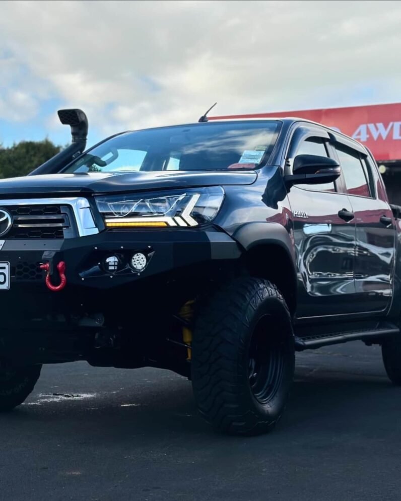
								2018 Toyota Hilux SR5 full									