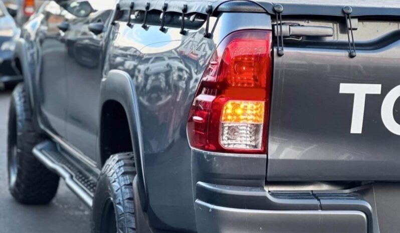 
								2018 Toyota Hilux SR5 full									