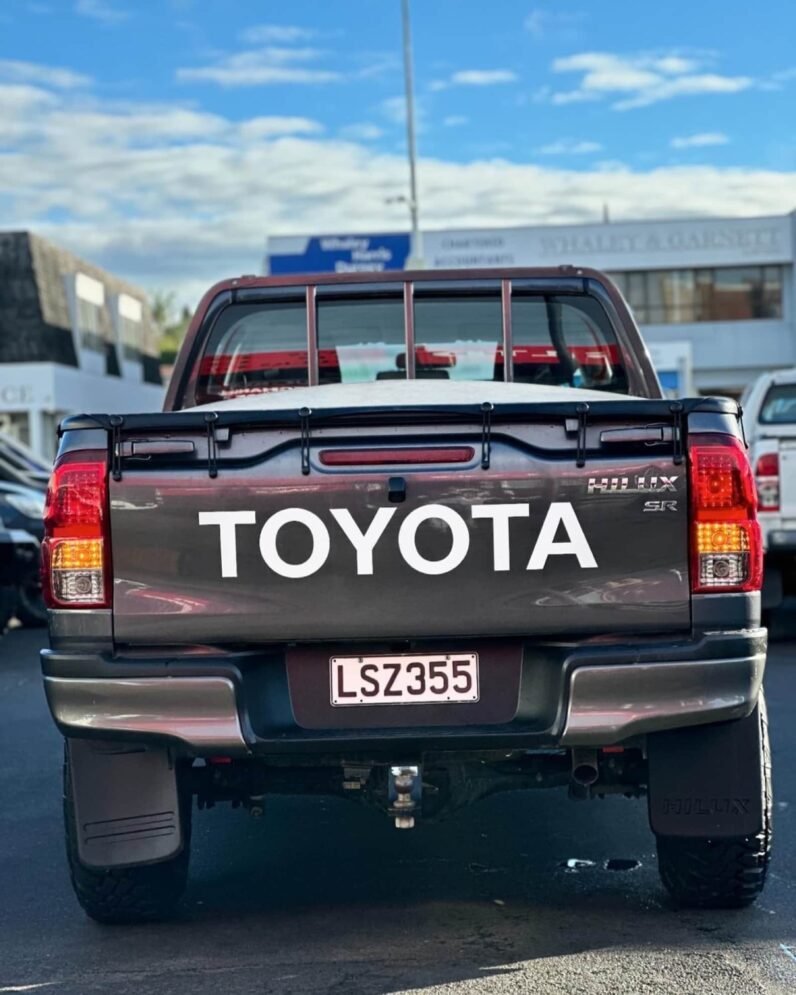 
								2018 Toyota Hilux SR5 full									