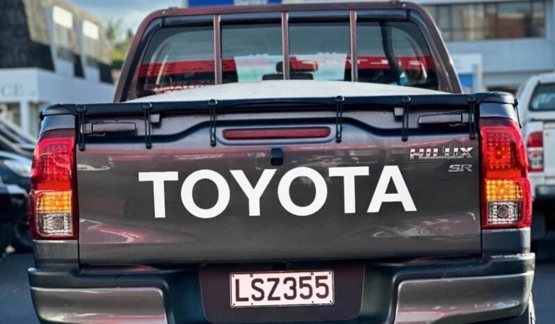
								2018 Toyota Hilux SR5 full									