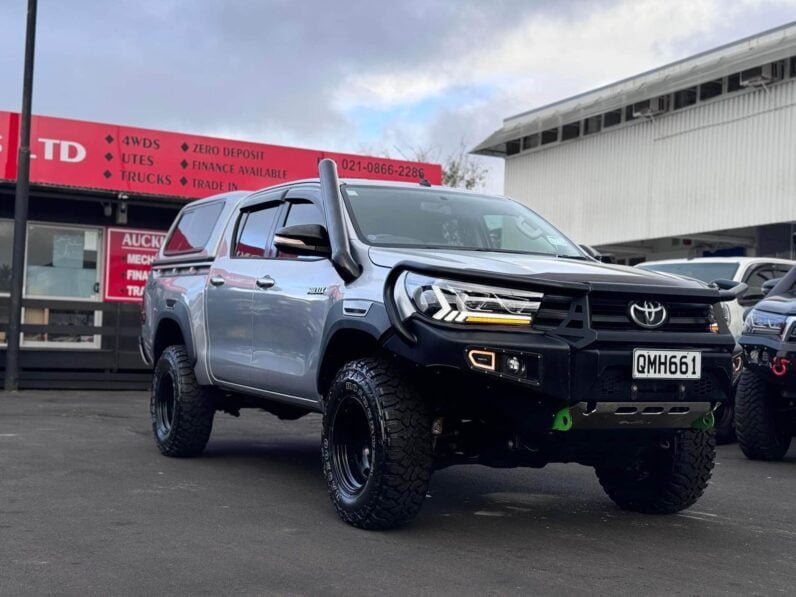 
								2016 Toyota Hilux SR full									