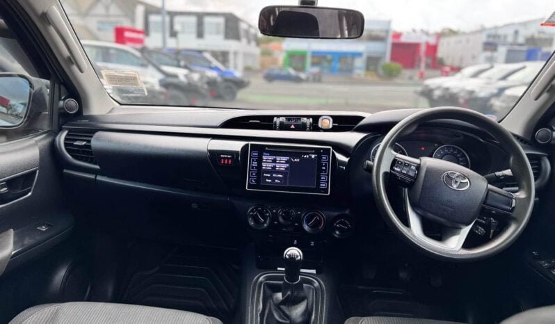 
								2016 Toyota Hilux SR full									