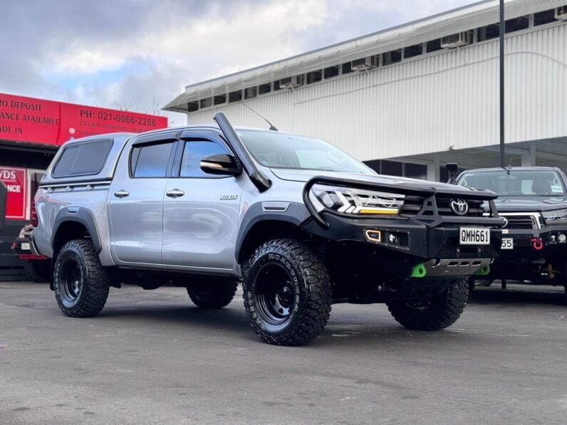 
								2016 Toyota Hilux SR full									