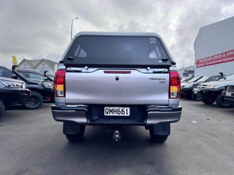 
								2016 Toyota Hilux SR full									