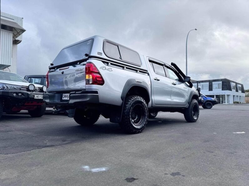 
								2016 Toyota Hilux SR full									