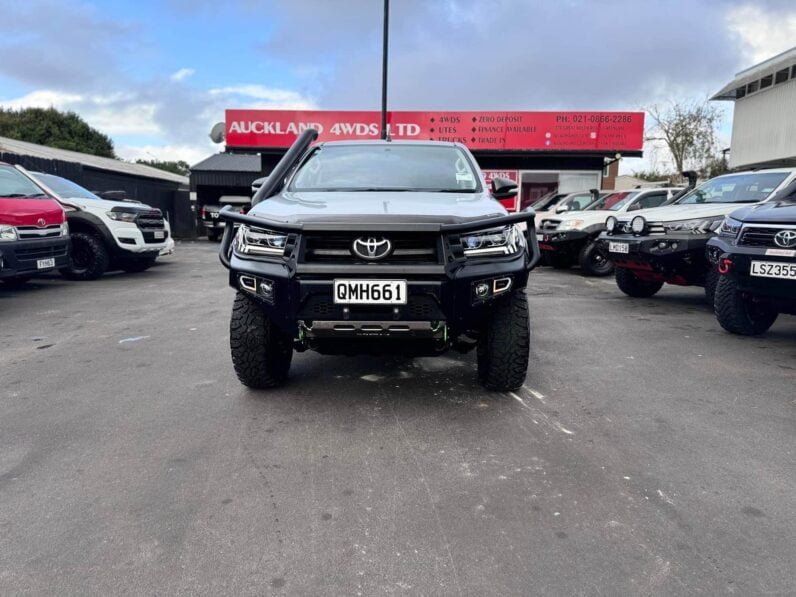 
								2016 Toyota Hilux SR full									