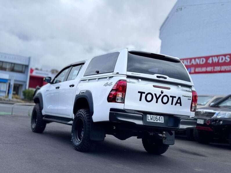 
								2018 Toyota Hilux full									