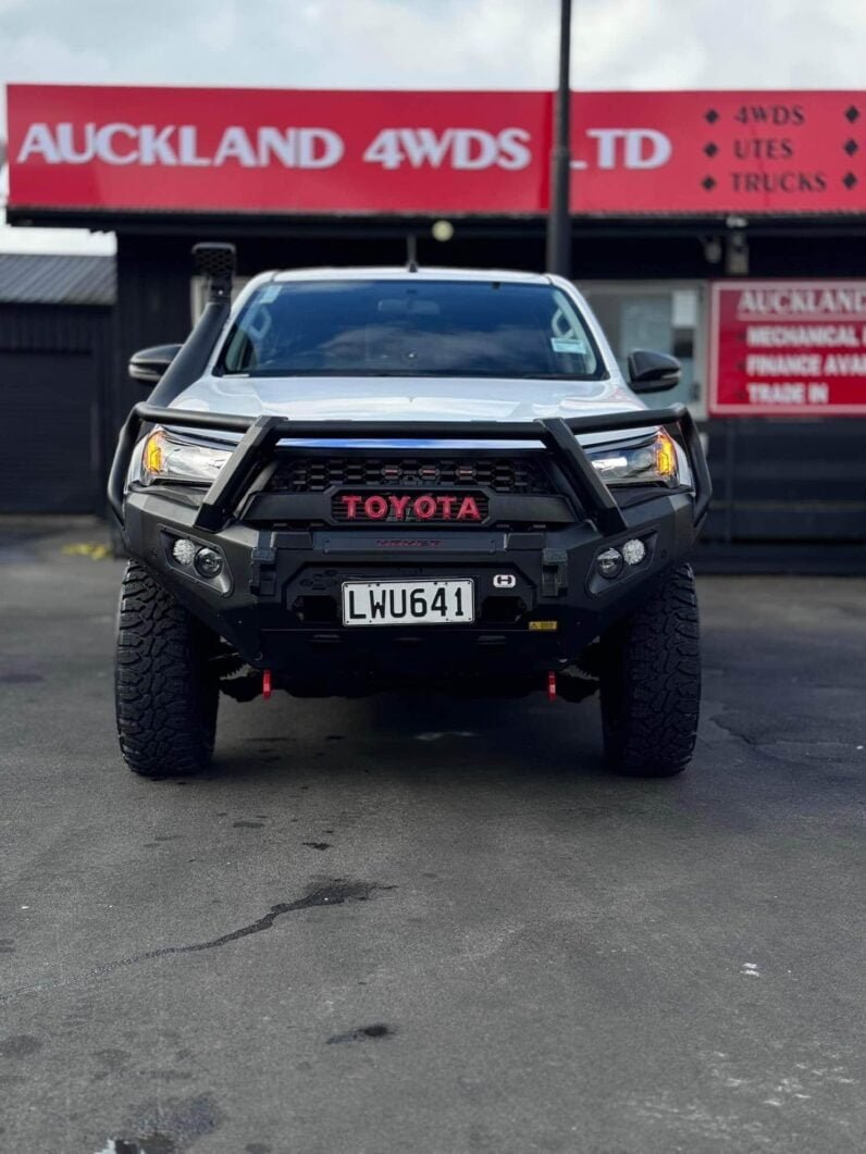 
								2018 Toyota Hilux full									