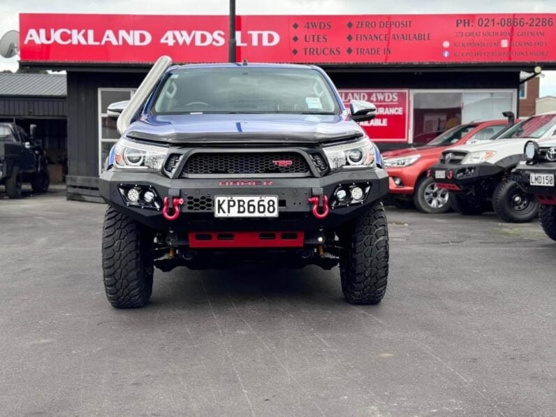 
								2017 Toyota Hilux SR5 full									