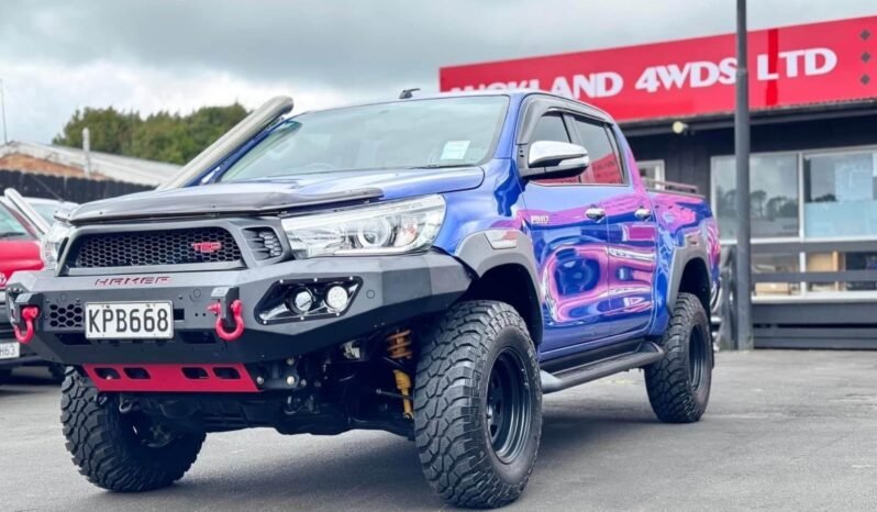 
								2017 Toyota Hilux SR5 full									