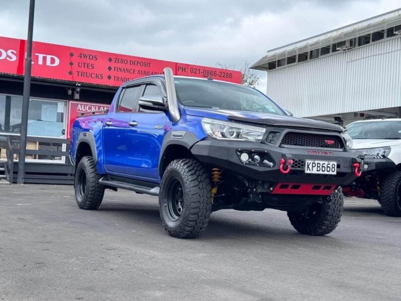 
								2017 Toyota Hilux SR5 full									