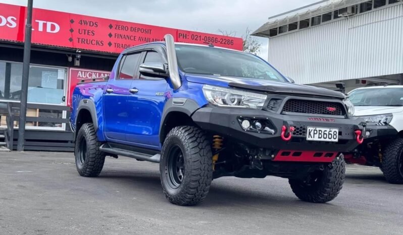 
								2017 Toyota Hilux SR5 full									