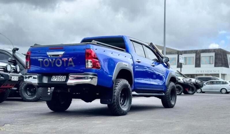 
								2017 Toyota Hilux SR5 full									