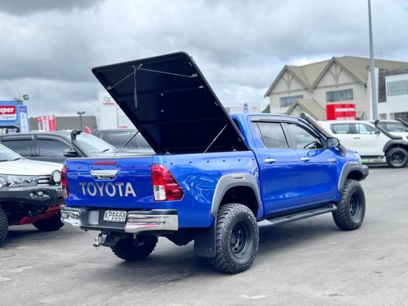 
								2017 Toyota Hilux SR5 full									