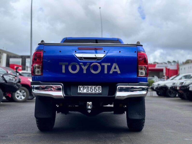 
								2017 Toyota Hilux SR5 full									