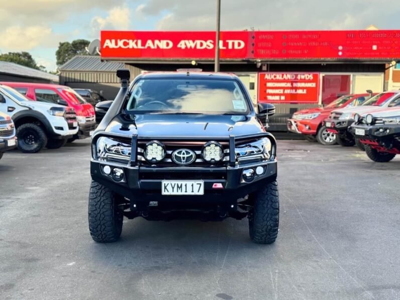 
								2017 Toyota Hilux SR full									