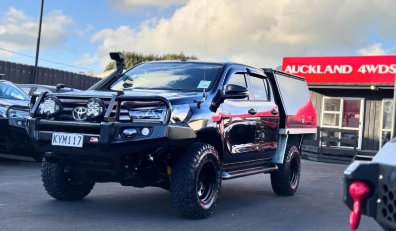 
								2017 Toyota Hilux SR full									