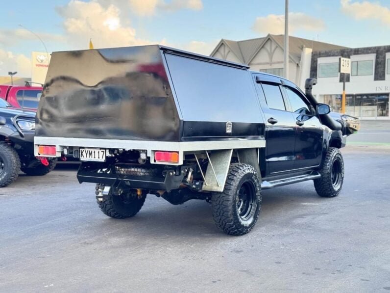 
								2017 Toyota Hilux SR full									