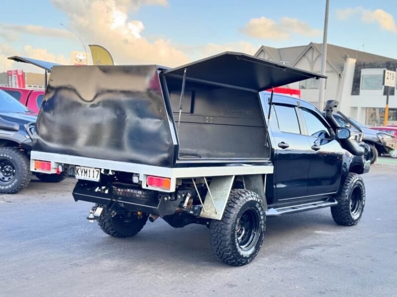 
								2017 Toyota Hilux SR full									