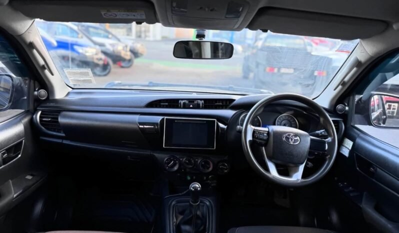 
								2017 Toyota Hilux SR full									