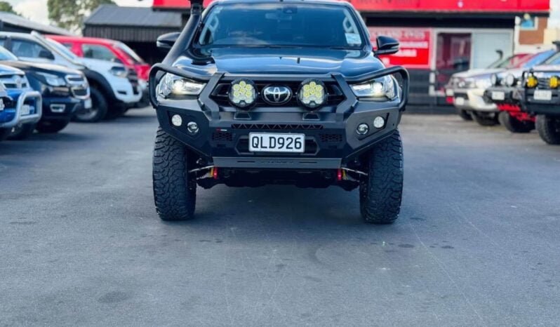 
								2024 Toyota Hilux SR full									